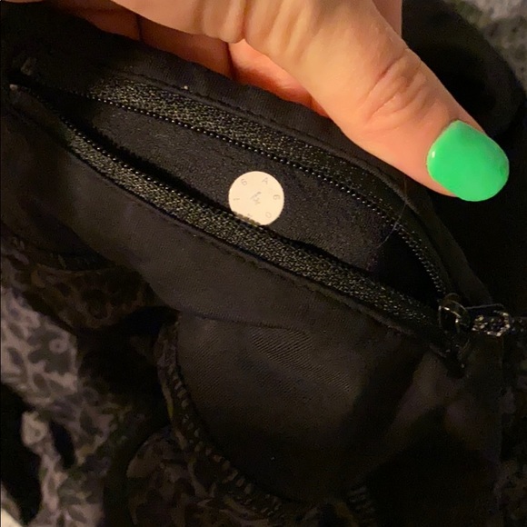 Lululemon black grey lace pattern speed up shorts 2.5" GUC - Picture 3 of 3